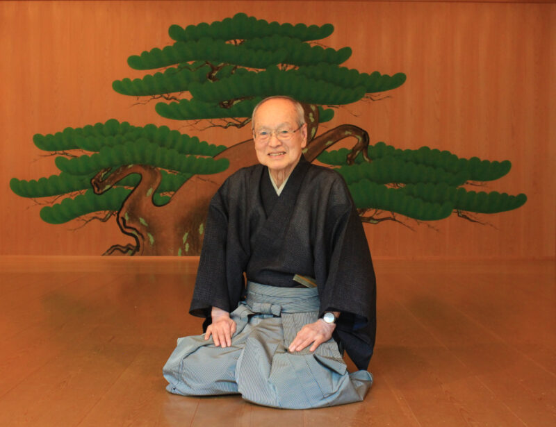 新作狂言「楢山節考」を2026年11月に再演する野村万作氏、記者懇談会での様子